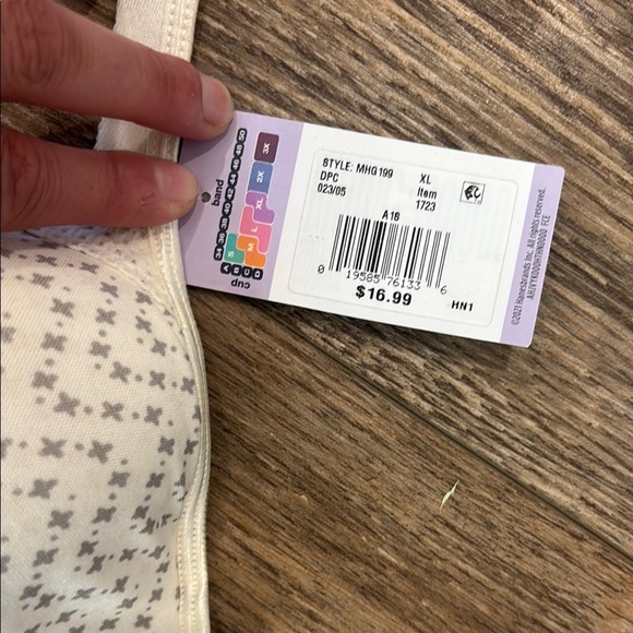 Hanes Women's XL Cream and Gray Smooth Comfort Convertible Wire Free Bra NWT - Picture 5 of 9